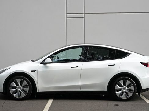 Used 2023 Tesla Model Y Long Range AWD/4WD image 49