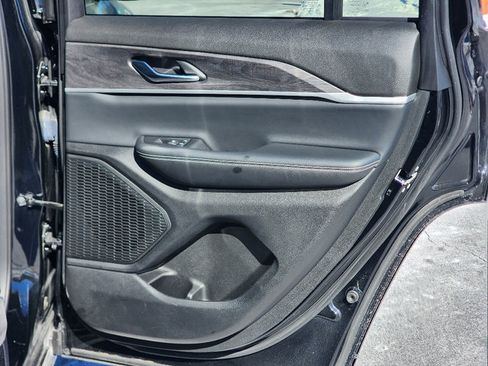 Used 2023 Jeep Grand Cherokee Limited w/ Black Appearance Package image 30