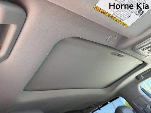 Used 2023 Toyota Highlander XLE FWD image 9