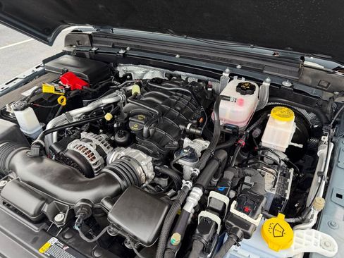 Used 2025 Jeep Gladiator Willys image 38