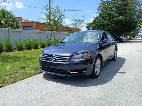 Used 2012 Volkswagen Passat 2.5 SE FWD image 1