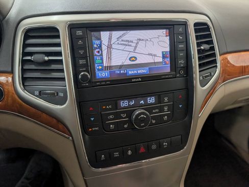 Used 2012 Jeep Grand Cherokee Overland w/ Mopar Chrome Edition Group AWD/4WD image 10