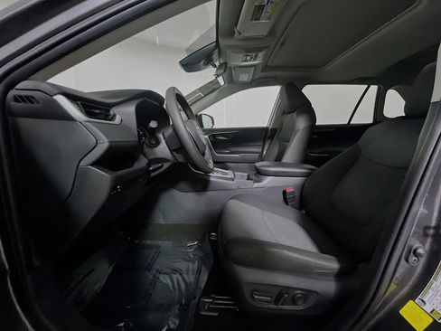 Used 2025 Toyota RAV4 XLE image 15