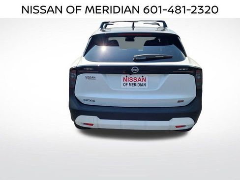 New 2026 Nissan Kicks SR w/ Cold Weather Package FWD image 4