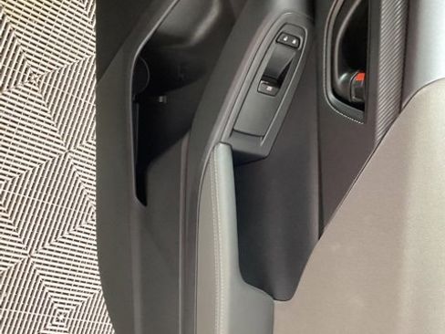 Used 2025 Subaru Crosstrek 2.5i Premium w/ Convenience Package #2 image 16