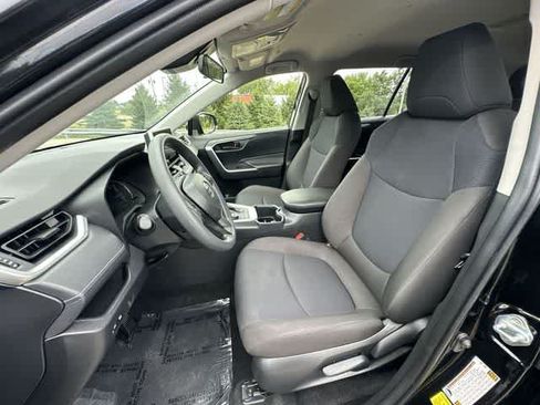 Used 2025 Toyota RAV4 LE AWD/4WD image 15