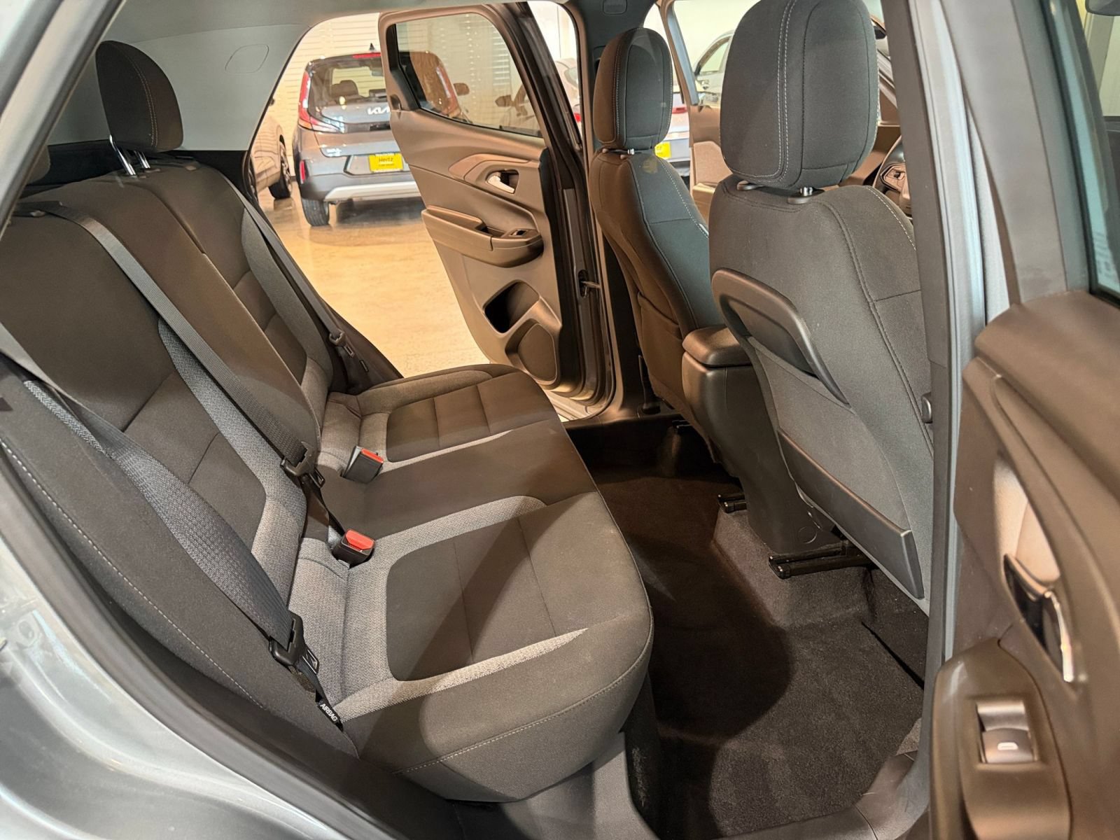 Used 2025 Chevrolet TrailBlazer LT FWD image 35
