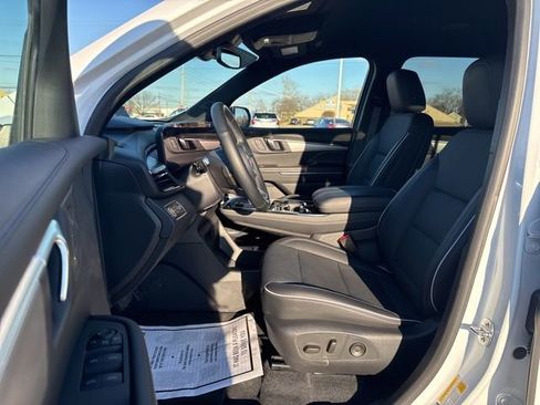 Certified 2025 Buick Enclave Preferred image 9