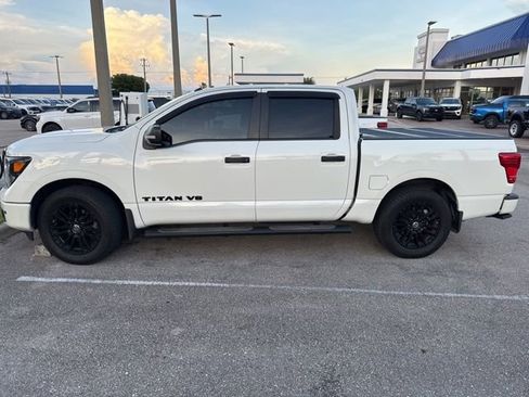 Used 2019 Nissan Titan SV w/ SV Convenience Package RWD image 4