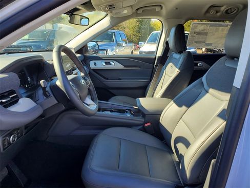 New 2026 Ford Explorer Active w/ Active Comfort Package image 8