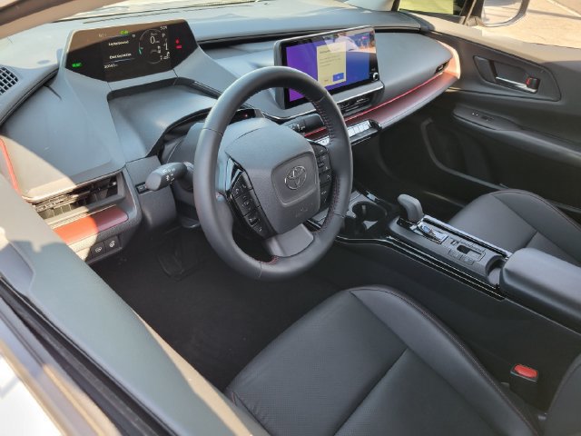 Used 2026 Toyota Prius Plug-In Hybrid FWD image 5