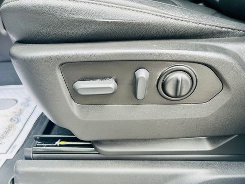 Used 2022 GMC Sierra 1500 SLT w/ SLT Convenience Package AWD/4WD image 17