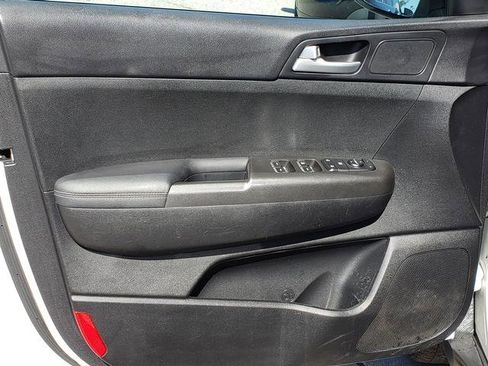 Used 2020 Kia Sportage LX image 11