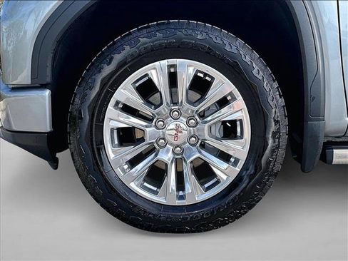 Used 2024 GMC Sierra 1500 Denali w/ Technology Package AWD/4WD image 10