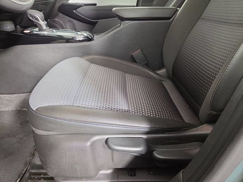 Used 2025 Chevrolet Trax LT FWD image 29