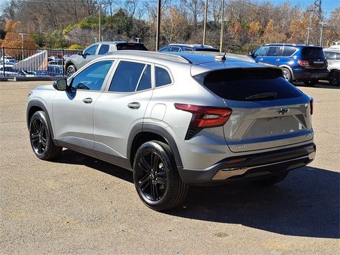 Used 2025 Chevrolet Trax ACTIV w/ Driver Confidence Package image 3