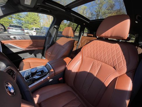 Certified 2025 BMW X5 xDrive40i w/ Executive Package image 9