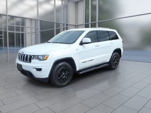 Used 2018 Jeep Grand Cherokee Laredo AWD/4WD image 4