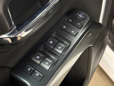 Used 2019 Chevrolet Silverado 1500 LT AWD/4WD image 26