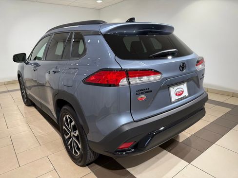Used 2025 Toyota Corolla Cross AWD Hybrid w/ Moonroof Package image 3