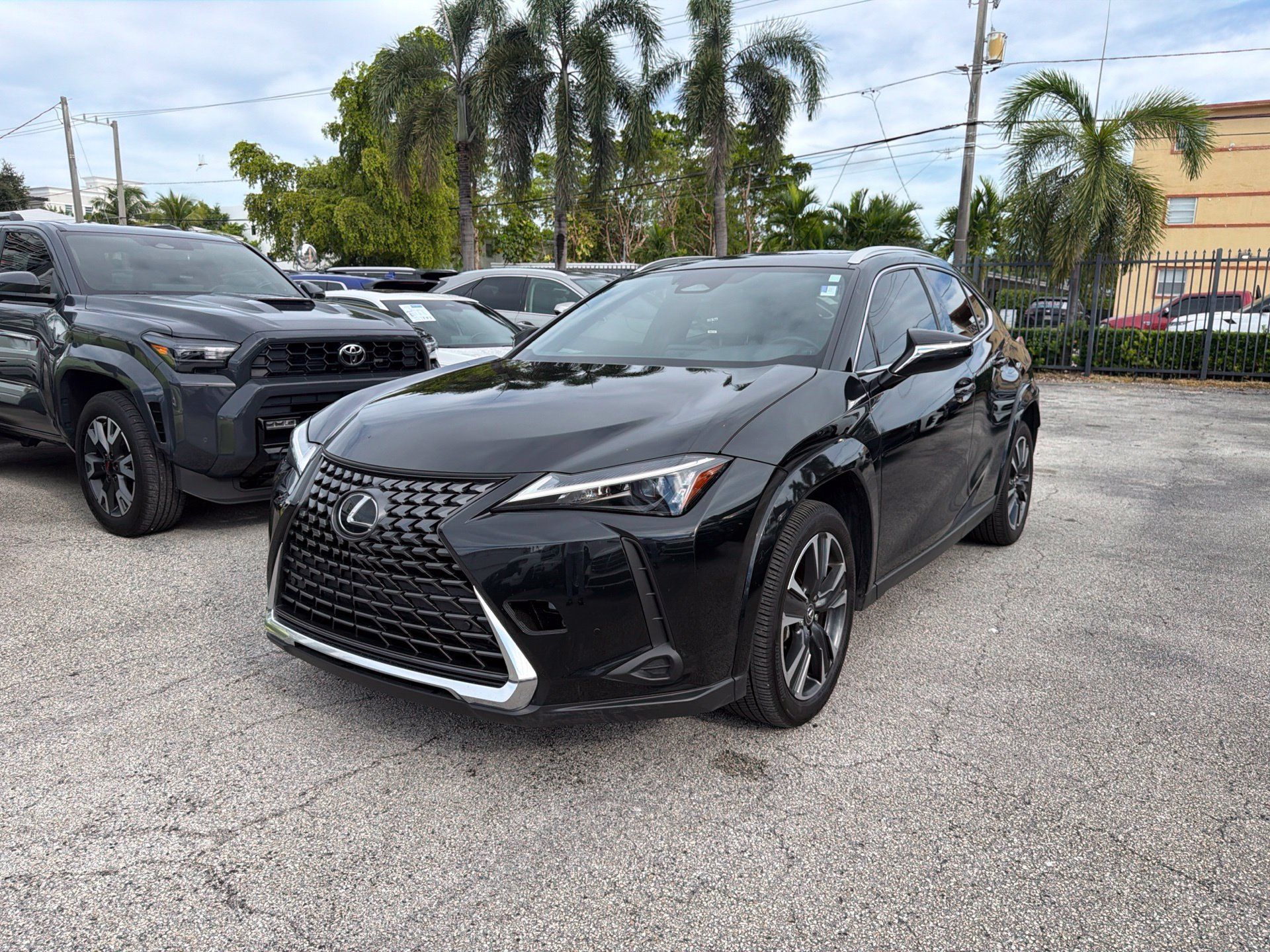 Used 2025 Lexus UX 300h FWD w/ Accessory Package (Z1) 360° Tour