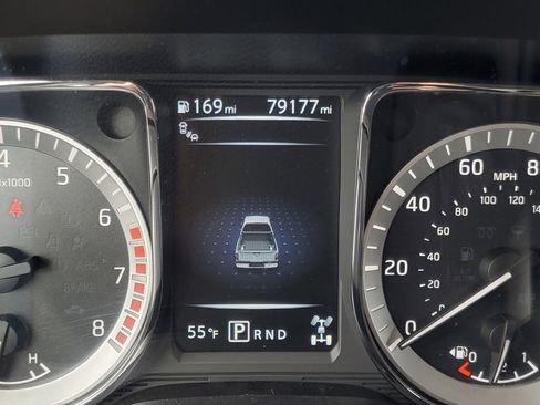 Used 2018 Nissan Titan SV w/ SV Convenience Package AWD/4WD image 17