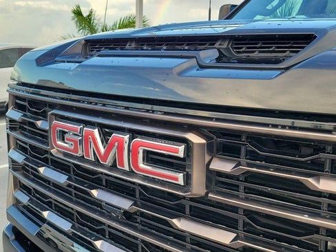 Used 2024 GMC Sierra 2500 AT4X AWD/4WD image 4