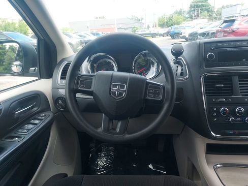Used 2015 Dodge Grand Caravan SXT FWD image 10