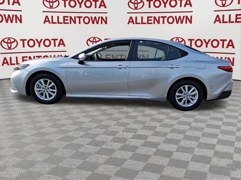 Used 2025 Toyota Camry LE FWD image 4