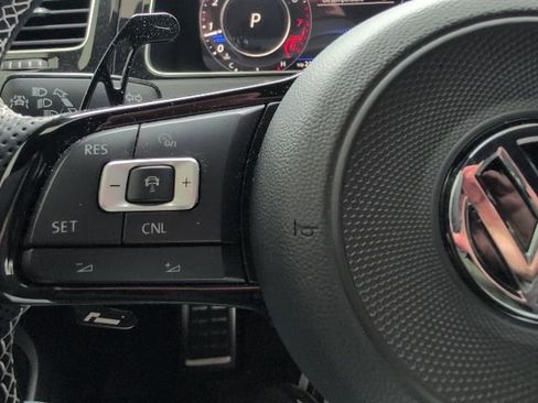 Used 2018 Volkswagen Golf R 4-Door image 18