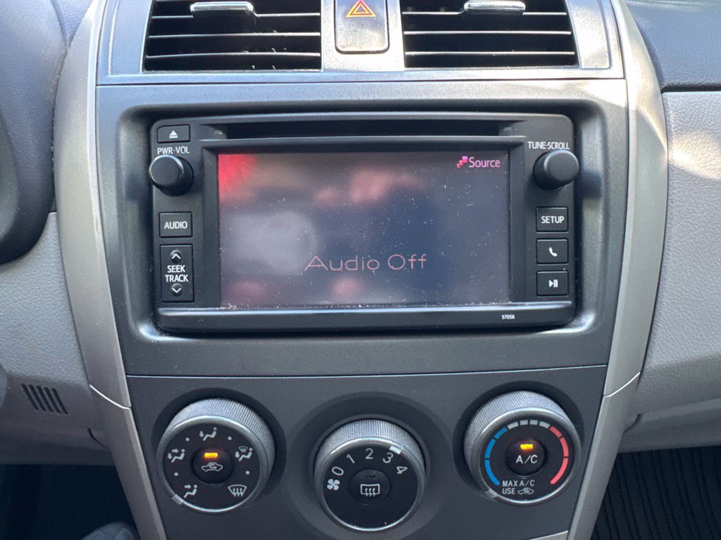 Used 2013 Toyota Corolla LE FWD image 12