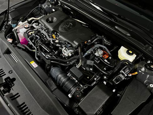 Certified 2025 Toyota Camry SE image 11