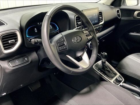 Used 2025 Hyundai Venue SEL FWD image 14