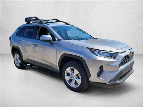 Used 2021 Toyota RAV4 XLE FWD image 3
