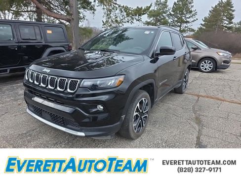 Used 2023 Jeep Compass Limited image 1
