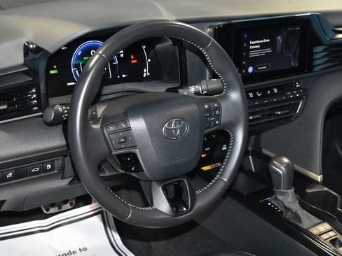 Used 2025 Toyota Camry SE image 2