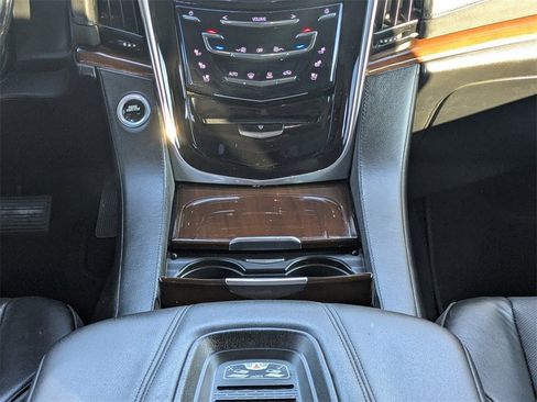 Used 2018 Cadillac Escalade Luxury image 20