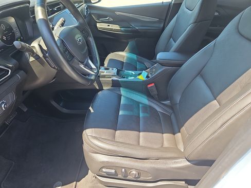 Used 2023 Chevrolet Bolt LT w/ Infotainment Package FWD image 31