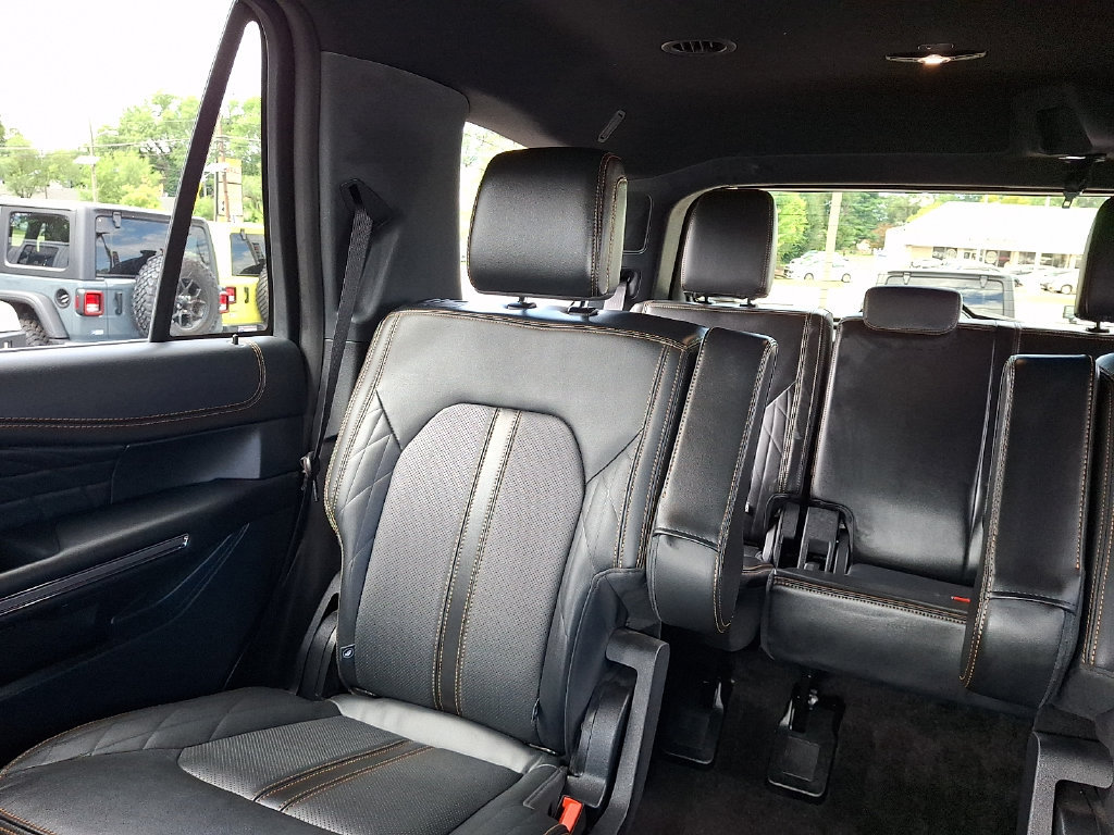 Used 2022 Ford Expedition Platinum AWD/4WD image 19