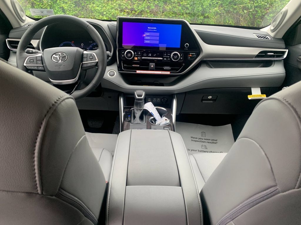 New 2026 Toyota Highlander Limited AWD/4WD image 15