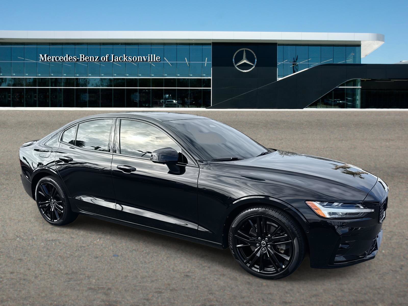 Used 2024 Volvo S60 B5 Plus FWD image 1