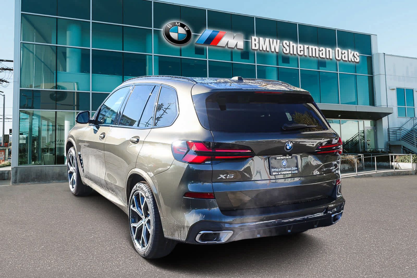 Used 2026 BMW X5 sDrive40i w/ M Sport Package RWD image 6