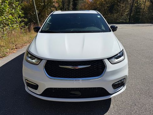 New 2026 Chrysler Pacifica Limited w/ Trailer Tow Group image 4