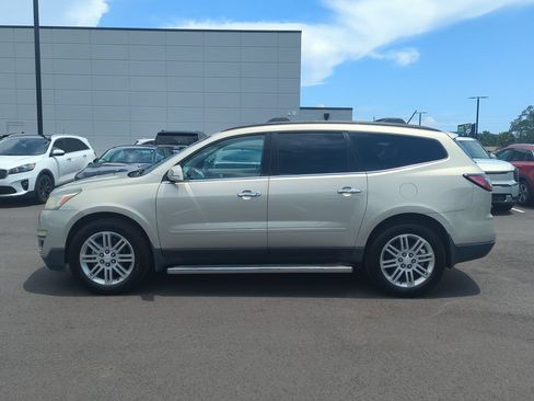 Used 2015 Chevrolet Traverse LT w/ Style and Technology Package FWD image 4
