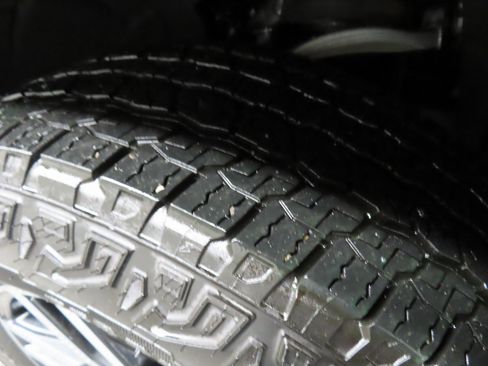 Used 2024 GMC Yukon AT4 image 7