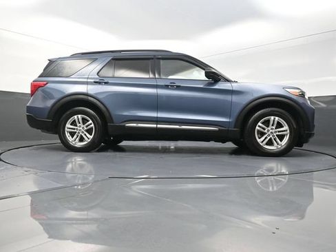 Used 2021 Ford Explorer XLT w/ Equipment Group 202A AWD/4WD image 38