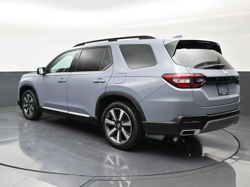 Used 2025 Honda Pilot Touring image 3