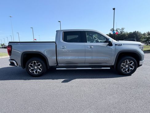 Used 2024 GMC Sierra 1500 SLT w/ SLT Convenience Package AWD/4WD image 4
