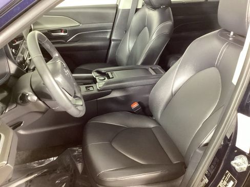 Used 2024 Toyota Grand Highlander AWD image 12