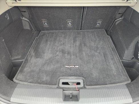 Certified 2022 Nissan Rogue SV FWD image 23